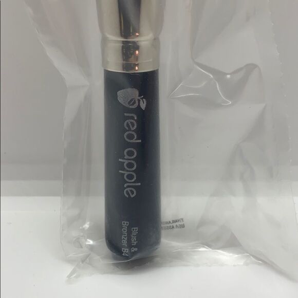 NWT RedAppleLipstick Vegan Blush Brush - Picture 4 of 5